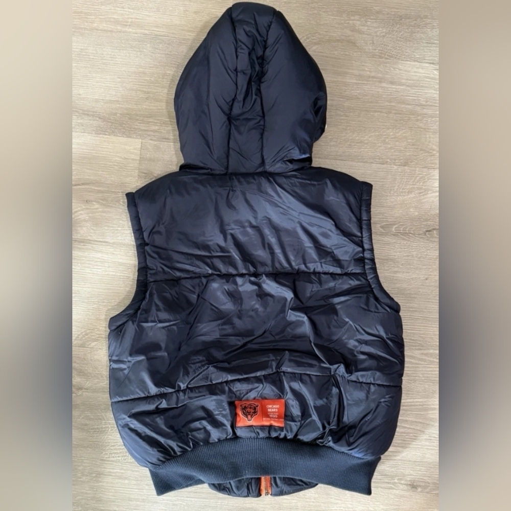 Chicago Bears NFL Puffer Vest Women's Size XS By Erin Andrews NWT - Picture 2 of 3